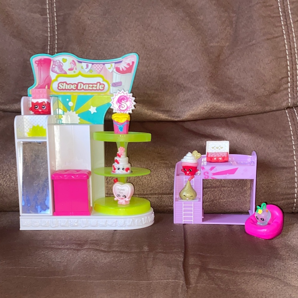 Shopkins Playset with Bright Pink, Lime Green & Lavender Accessories